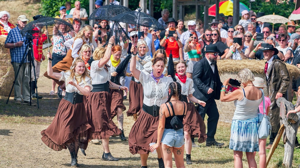 Auch in diesem Jahr finden wieder Karl-May-Festtage am Canyon in Süplingen statt, die rein von Einwohnern und Freunden organisiert werden und hunderte Gäste an den Steinbruch ziehen. Das Programm für dieses Jahr hält einen ganz besonderen Höhepunkt bereit.