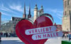 Halle zum Mitnehmen – das Stadtmarketing setzt auf starke Bilder, wie hier auf dem Marktplatz.
