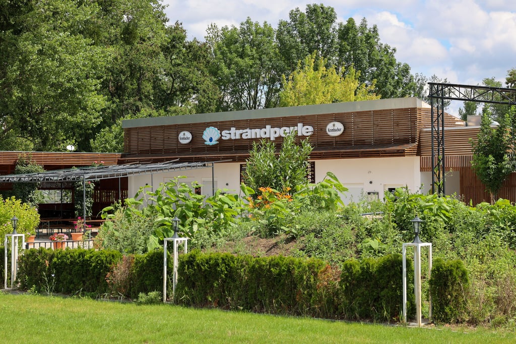 6 Euro Eintritt am Barleber See, auch für Gäste, die nur in der Gaststätte Strandperle essen wollen. Das sorgt aktuell für Ärger in Magdeburg.