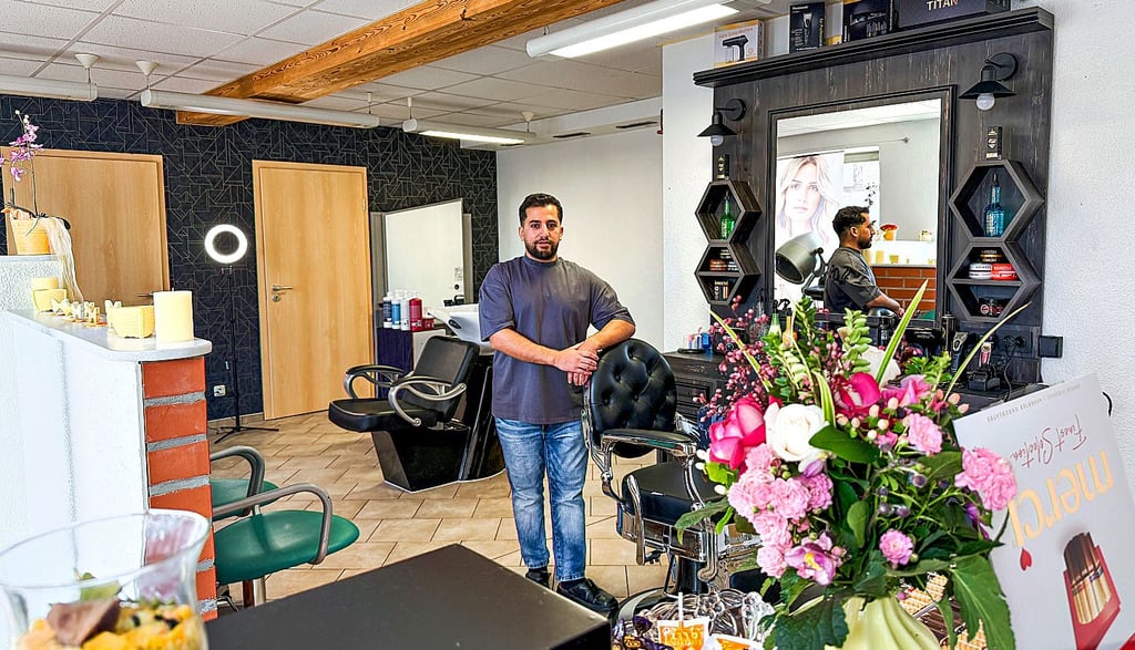 Friseurmeister Mohammad Kheer Al Jabor hat in Pretzsch seinen Salon „Mojo“ eröffnet. Geöffnet ist Montag bis Freitag von 9.30 bis 17.30 Uhr, am Sonnabend bis 15 Uhr.
