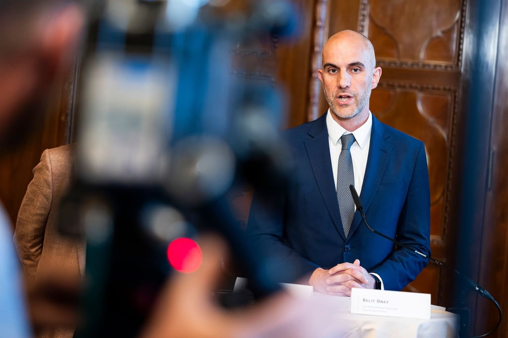 Mit einem humanitären Appell richtet sich Oberbürgermeister Onay an Bund und Länder.