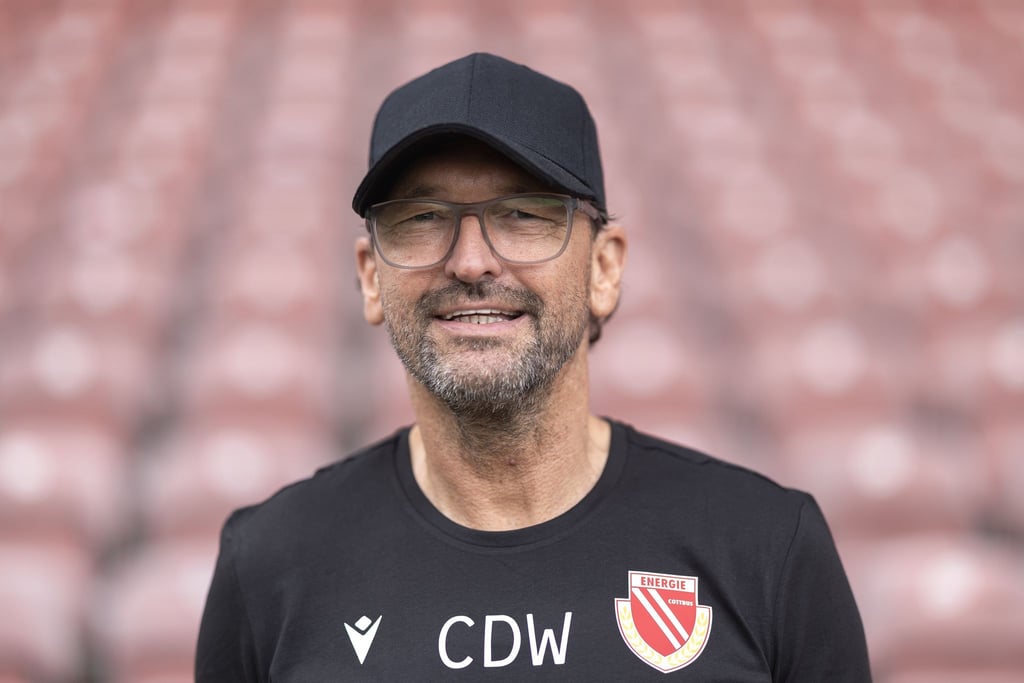 Energie Cottbus-Trainer Claus-Dieter Wollitz wünscht sich eine sorgenfreie Saison.