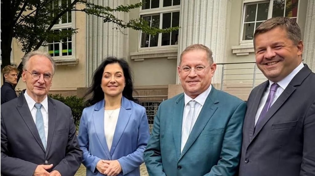Treffen in Leuna: Reiner Haseloff, Katherina Reiche, Carsten Franzke, Sven Schulze (v.l.)
