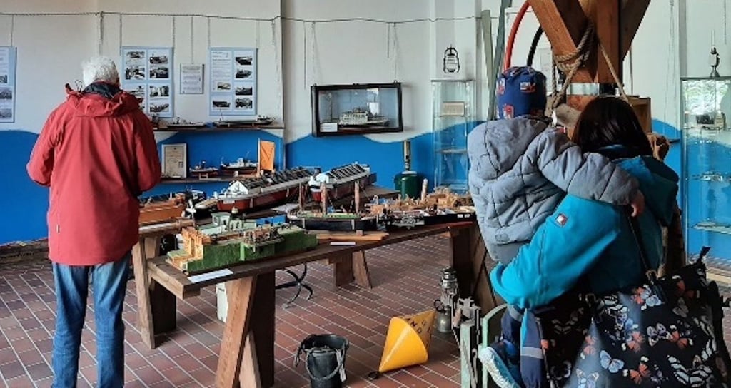 Beim Rundgang durch die „Schifferscheune“ können sich die Besucher ein Bild von der Schifffahrt in alten Zeiten machen.