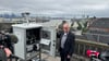 Einer der ersten Pollenmonitore steht in Hamburg, wo ihn Stefan Gilge vom DWD-Zentrum für Medizin-Meteorologische Forschung vorstellte.