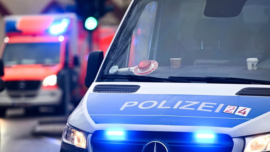 Ein sechsjähriger Junge ist in Magdeburg auf der Lübecker Straße von einem Auto angefahren worden.