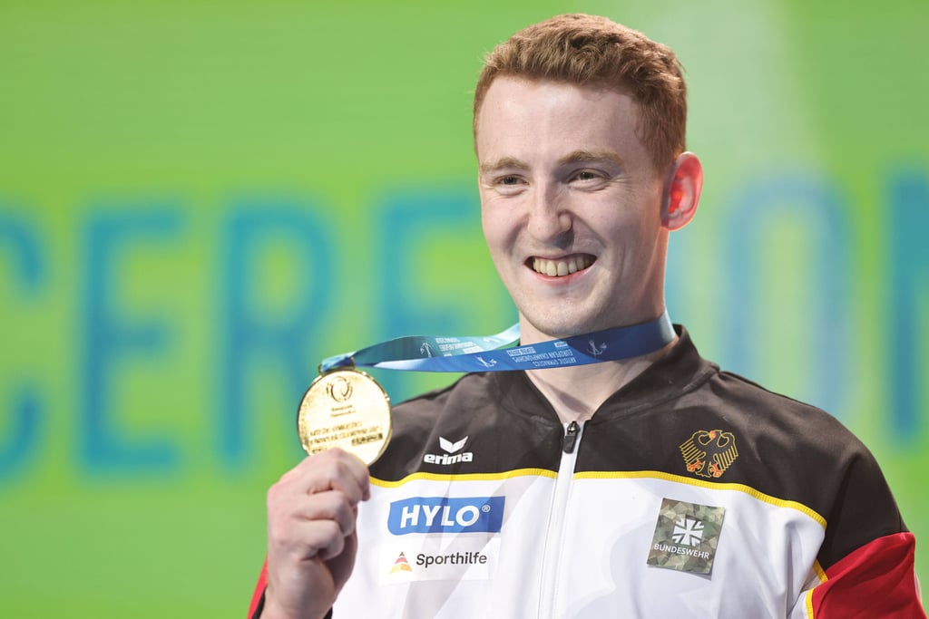 Nils Dunkel sicherte sich Ende Mai die EM-Goldmedaille am Barren.