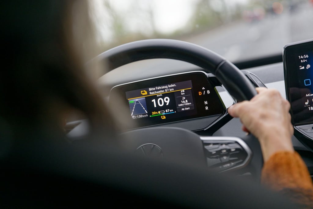 Neu ist seit dem 1. Juli, dass das E-Auto, das als Dienstwagen genutzt werden soll, einen Bruttolistenpreis von bis zu 100.000 Euro haben darf, ohne an Steuervorteil einzubüßen.