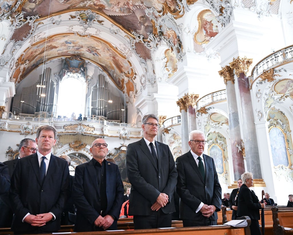 „Unsere Herzen sind voller Trauer“, sagte Schnieder in der voll besetzten Kirche Münster Unserer Lieben Frau.