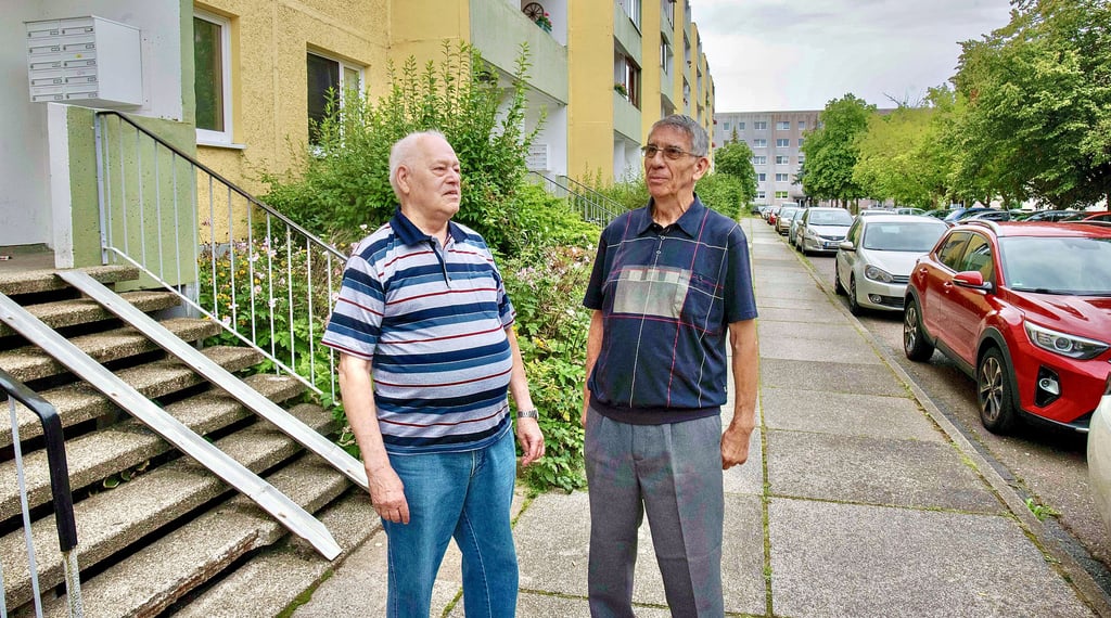 Anwohner ärgern sich über die Verwahrlosung in der Wäschkestrasse. Der Eigentümer vernachlässigt das Wohnumfled sichtlich.