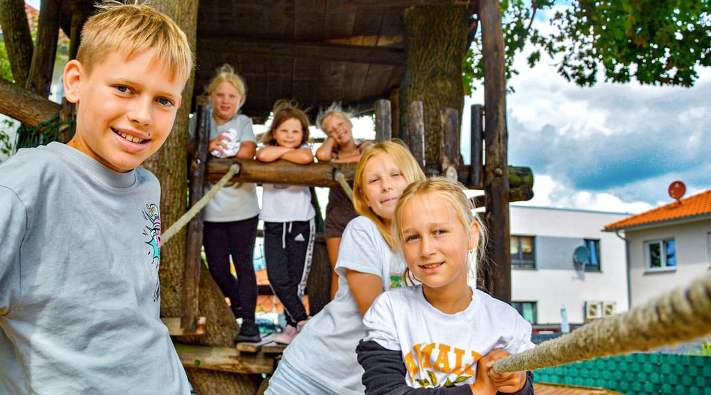 Im BFZ kommen Kinder und Jugendliche wie Bennett (von links), Julie, Johanna, Helena, Stella und Lee-Ann aus ganz Sachsen-Anhalt zusammen. Nun soll das bald Geschichte sein, denn die Einrichtung soll schließen.