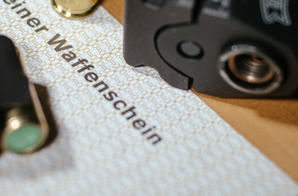 Die Zahl Kleiner Waffenscheine ist in Brandenburg gestiegen. (Archivbild)