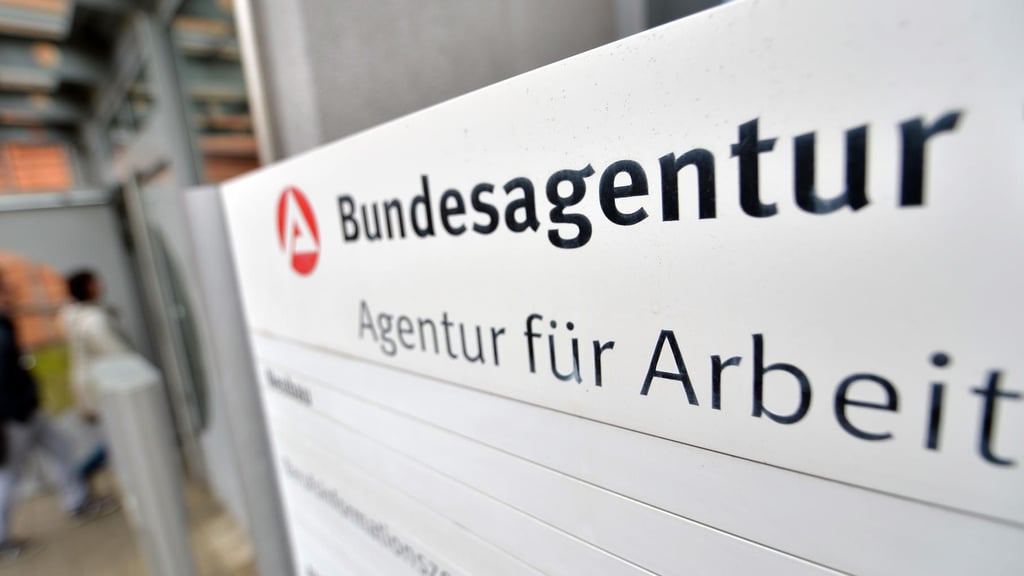 Vor allem der Anteil Jugendlicher nimmt saisonal zu. Dennoch sind 1.150 Stellen frei.