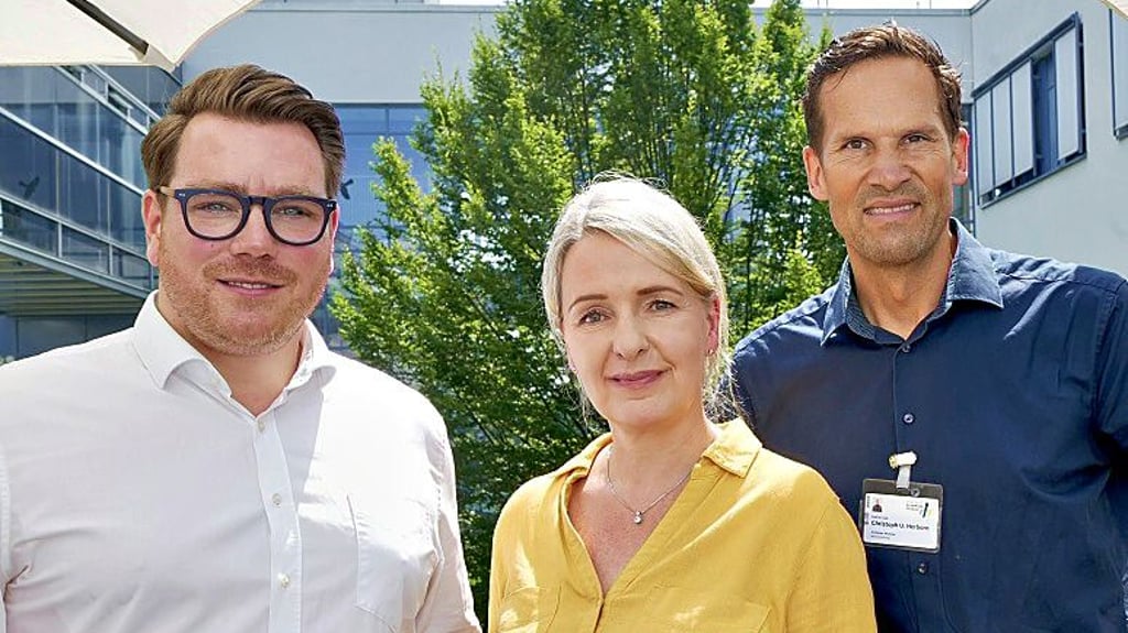 Verwaltungsdirektor Björn Saft, Pflegedienstleiterin Michaela Ewald und der Ärztliche Direktor Chistoph U. Herborn bilden die neue Leitung des Städtischen Klinikums in Dessau.
