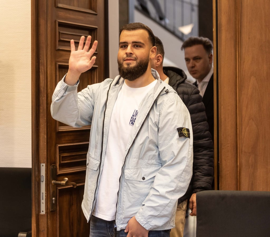 Nach einem milden Urteil im Strafprozess muss der Rapper nun noch in Ordnungshaft (Archivbild)