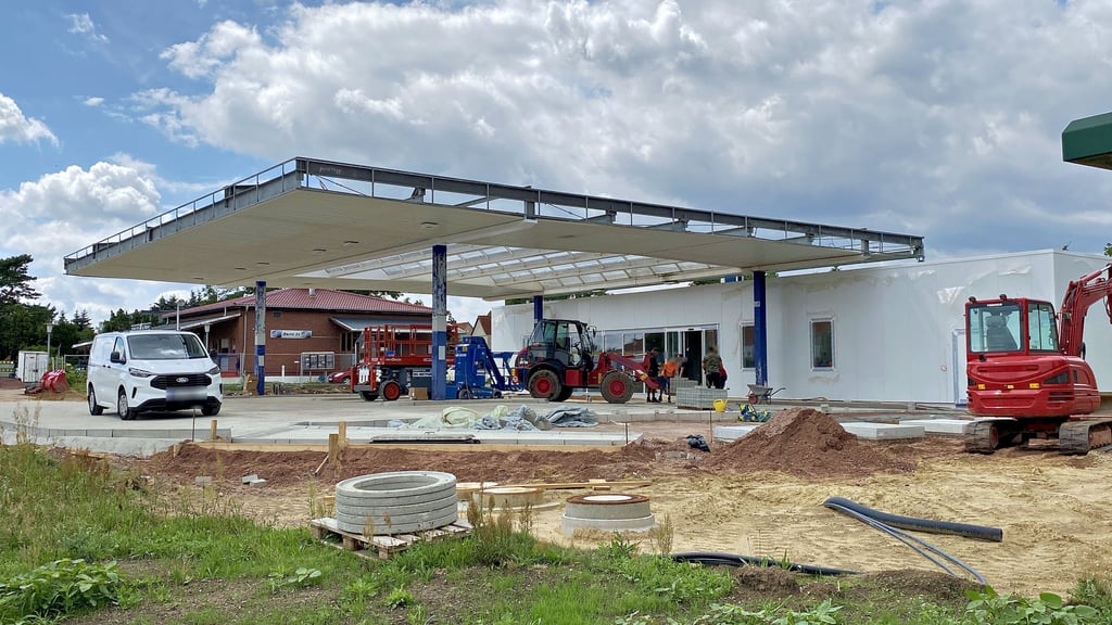 Die Q1-Tankstelle in Möser wird seit einigen Wochen renoviert.