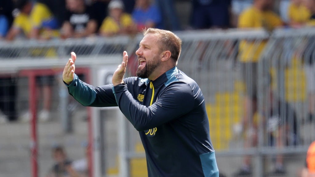Ein lautstarker Motivator am Spielfeld: Braunschweigs Trainer Heiner Backhaus.