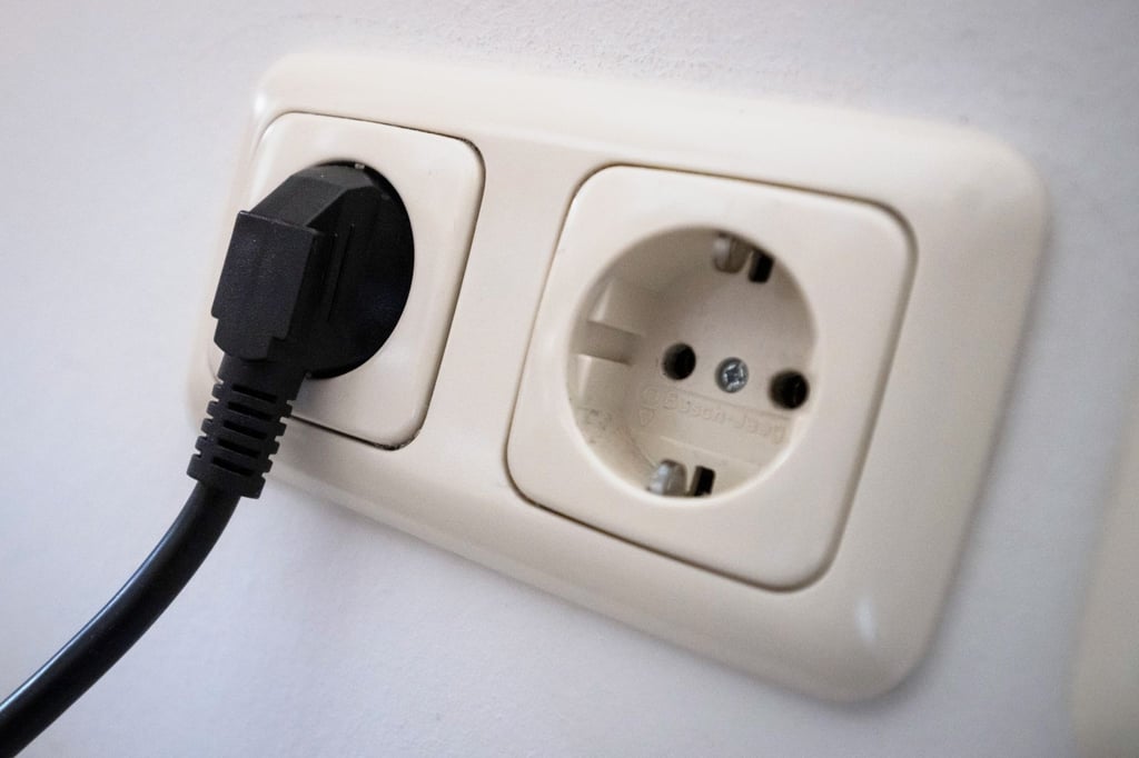 Die Verbraucherzentrale Niedersachsen warnt vor untergeschobenen Stromverträgen. (Symbolbild)