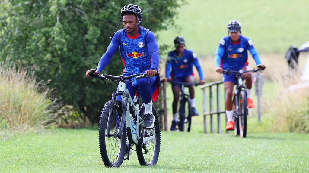 Schläft auf dem Rad hoffentlich nicht ein: RB-Stürmer Lois Openda