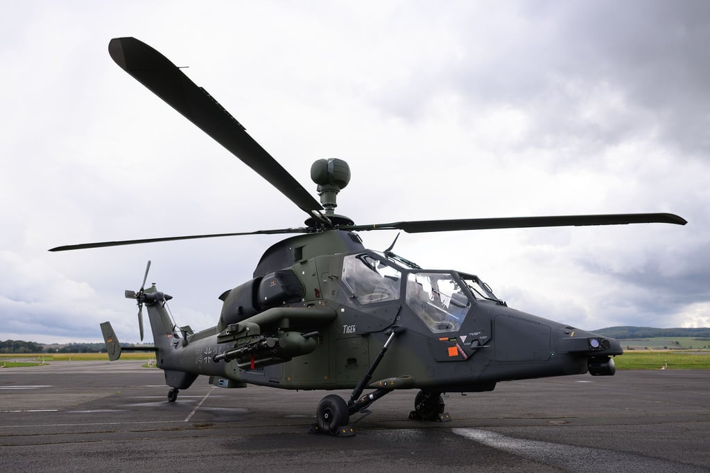 Bei den Übungen werden Kampfhubschrauber nachts im Tiefflug unterwegs sein. (Archivbild)