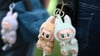 Viele Kinder und Jugendliche lieben die frech grinsenden Labubu-Puppen aus China - auch in Wernigerode. 