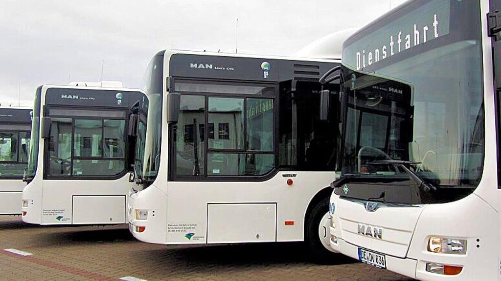 Dessauer Verkehrsbetriebe setzen auch künftig auf Erdgas-Busse - und entscheiden sich damit gegen Elektro-Fahrzeuge.