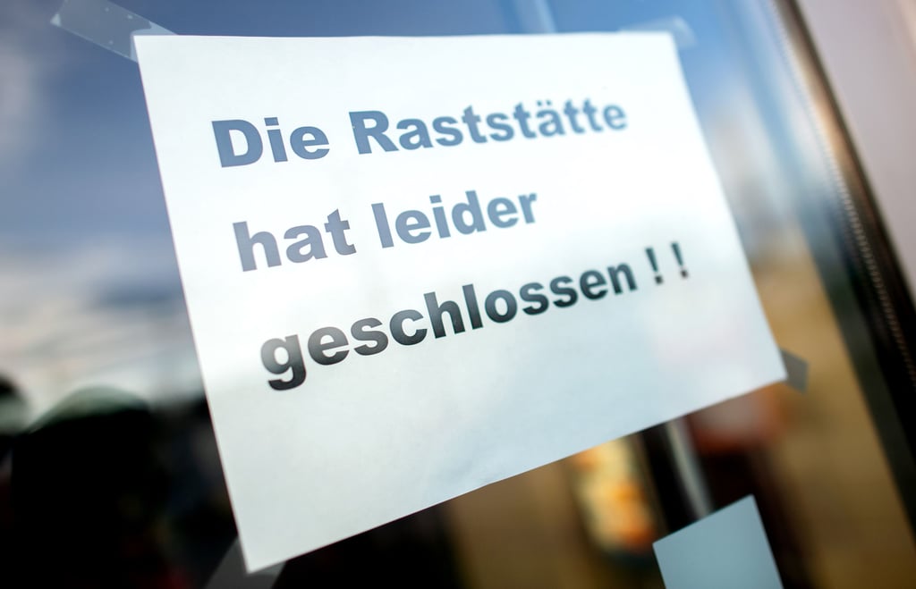 Während der Corona-Lockdowns blieben viele Betriebe und Geschäfte geschlossen. Der Staat half Unternehmen mit Hilfsgeldern aus.