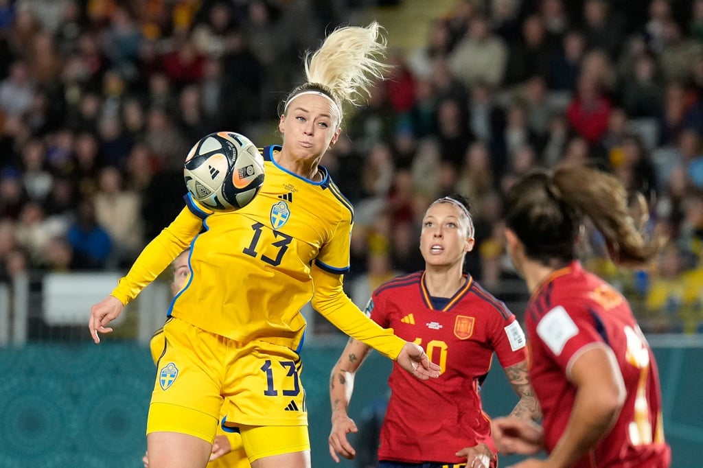 Nach mehreren Abgängen soll Amanda Ilestedt (links) die Verteidigung der Eintracht stärken.