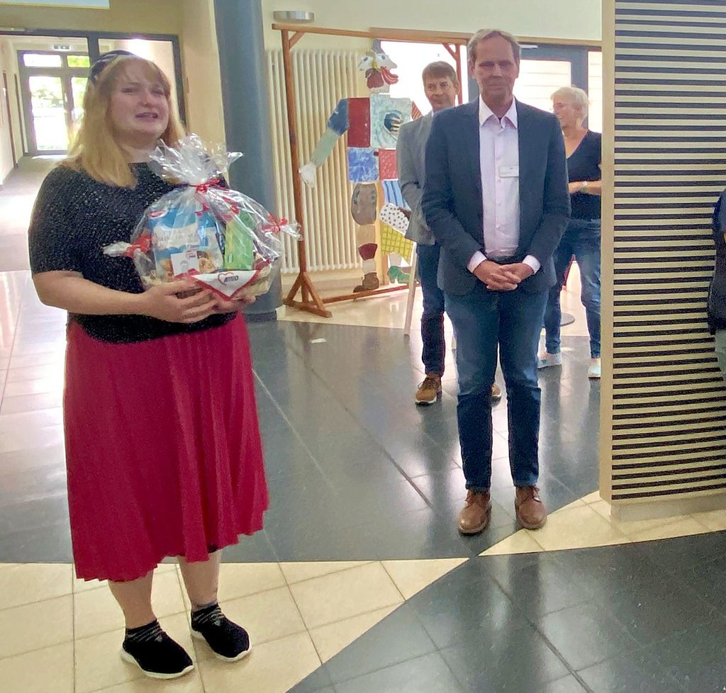 Elli Swonken und Thomas Wendler eröffnen die Vernissage in Jerichow.