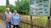 Bei Spaziergängen halten  Käthe und Gerald Totzke auf der Spülinsel in Havelberg gern dort an, wo das Elternhaus der Jubilarin gestanden hat. Der Umriss ist mit Holz markiert. Eine Tafel erinnert an das Inselhaus. 