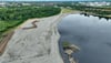 Der Silbersee von oben im Sommer 2025: Links befindet sich die Teilfläche Zwei, rechts die Teilfläche Drei, hinten rechts die Teilfläche Eins.