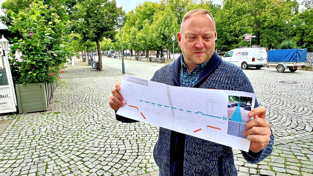 Bernburgs Citymanager Roger Warthemann hat einen Plan zur Weiterführung der Plattenbänder über den Karlsplatz entworfen.