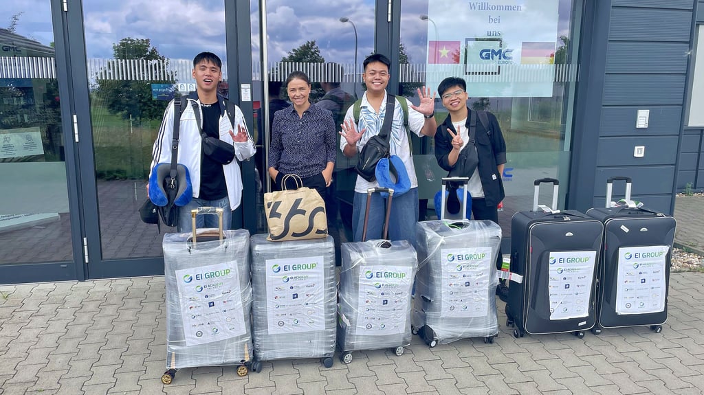 Geschäftsführerin Margarita Österberg begrüßte am Dienstag die ersten drei Lehrlinge aus Vietnam im Unternehmen.