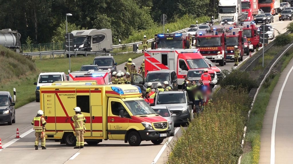 Ein Unfall auf der A1 nahe Stuhr hat vorübergehend für eine Vollsperrung gesorgt.