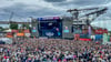 Zufalls-Fund beim Splash-Festival in Sachsen-Anhalt: In einem Zelt findet ein Besucher 50 bis 70 mutmaßlich gestohlene hochpreisige Handys in Plastiktüten.