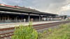 Zugreisende im Harz - wie hier am Wernigeröder Hauptbahnhof - werden bis zum Jahresende erneut auf eine Geduldsprobe gestellt.