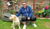Jens Trautmann freut sich im August auch auf die morgendlichen Gassi-Runden mit Labrador-Dame Frieda. 