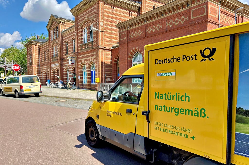 Bald ein vertrautes Bild: Im Bernburger Bahnhofsgebäude wird eine Partnerfiliale der Deutschen Post eingerichtet.
