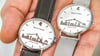 Die Halle-Uhr gibt es aktuell in zwei Modellen, mit Lederarmband und als Edelstahlvariante.  