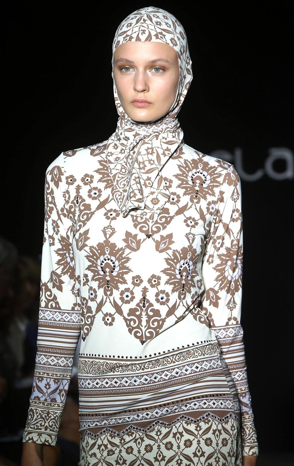 Längst haben Designer des Burkini in ihre Kollektionen aufgenommern - so wie hier ein Model von Raffaela D'Angelo auf der Fashion Week.