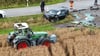 Bei dem Überschlag wurde ein vierjähriger Junge aus dem Traktor geschleudert und schwer verletzt.