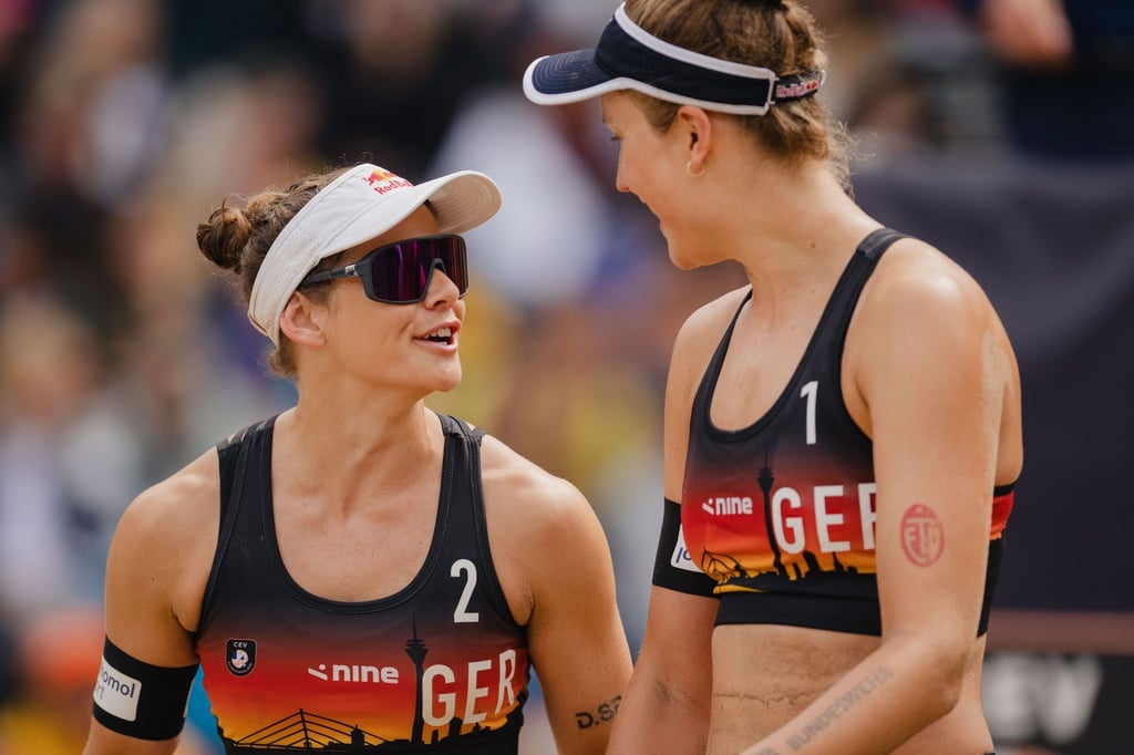 Müssen die erfolgreiche EM-Titelverteidigung abhaken: Cinja Tillmann (l) und Svenja Müller.