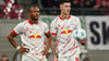 Lois Openda (l.) traf gegen Bergamo für RB Leipzig, Sesko fehlte.