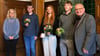 Oberbürgermeister Frank Ruch hat Louis Jackisch (2. v. r.) und Oliver Hoyer (2. v. l.) als neue Auszubildende begrüßt und Jette Katharina Münch (M.) ihren Arbeitsvertrag übergeben. Begleitet werden auch die „Neuen“ durch  Katja Strathausen, Ausbildungsbeauftragte der Stadtverwaltung (l.).