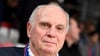 Bayern Münchens Ehrenpräsident Uli Hoeneß soll es nach einer kurzen Schrecksekunde gut gehen.