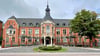 Das Hauptgebäude des Kreiskrankenhauses Bernburg wurde am 1. Mai 1895 eröffnet. Ein fast baugleiches Haus steht in Berlin.