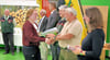 Theresa Betthausen (li.) aus dem Betreuungsforstamt Harz bestand  mit der Bestnote 1,0.