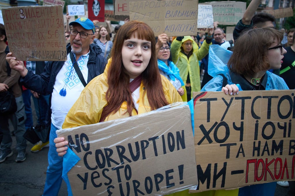 Gegen die ausufernde Korruption in der Ukraine hatte es zuletzt auch die größten Proteste seit Beginn des russischen Angriffskrieges gegeben. (Archivbild)