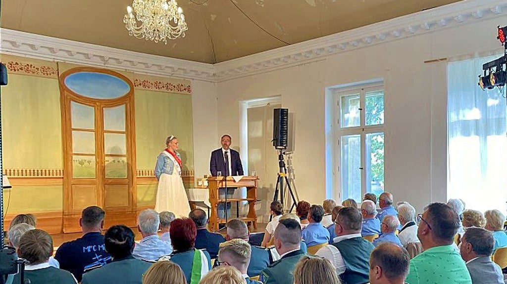 Get-together im Schloss.