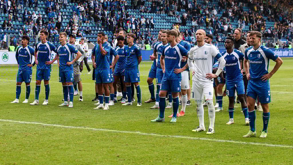 Enttäuschung bei den Profis des 1. FC Magdeburg nach der 0:1-Heimniederlage gegen Eintracht Braunschweig am Sonntag.